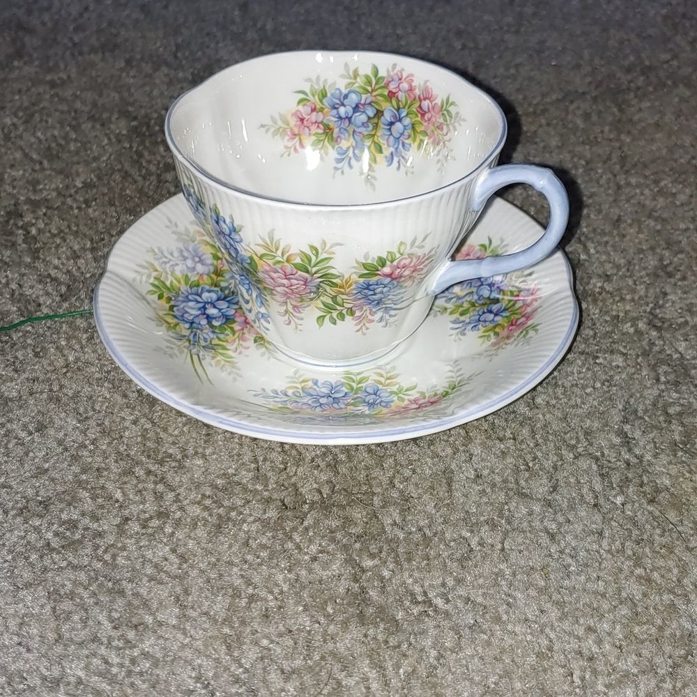 Royal Albert Blossom Time Series "Wisteria" - Bone China England - Cup & Saucer